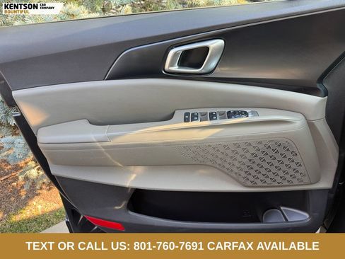 Used 2025 Kia Carnival FWD image 17