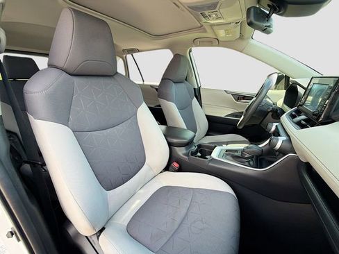 Used 2019 Toyota RAV4 XLE w/ Convenience Package image 14