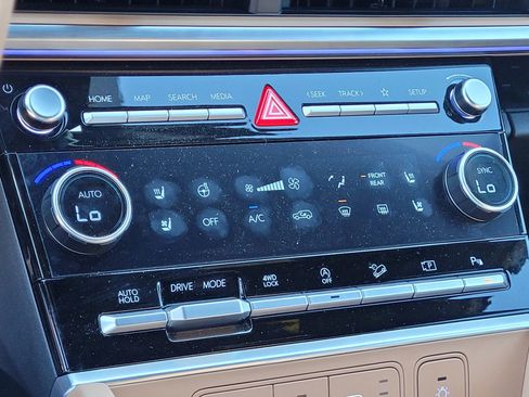 Used 2025 Hyundai Santa Fe Limited image 19