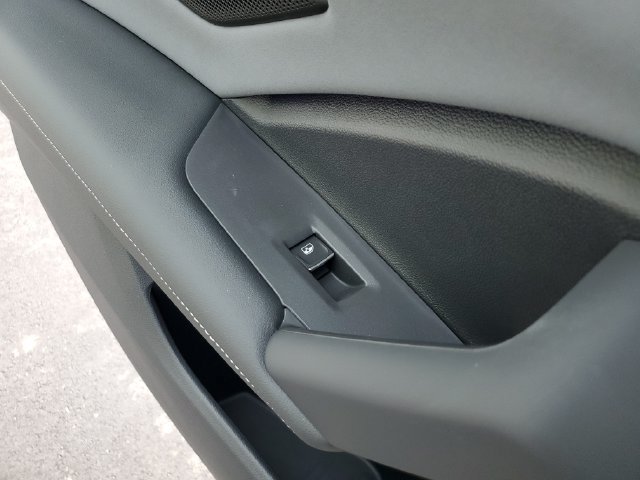 New 2026 Volkswagen Tiguan SE R-Line FWD image 20