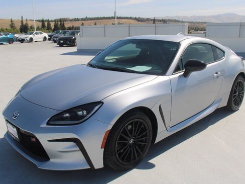 Used 2024 Toyota GR86 Premium RWD image 6