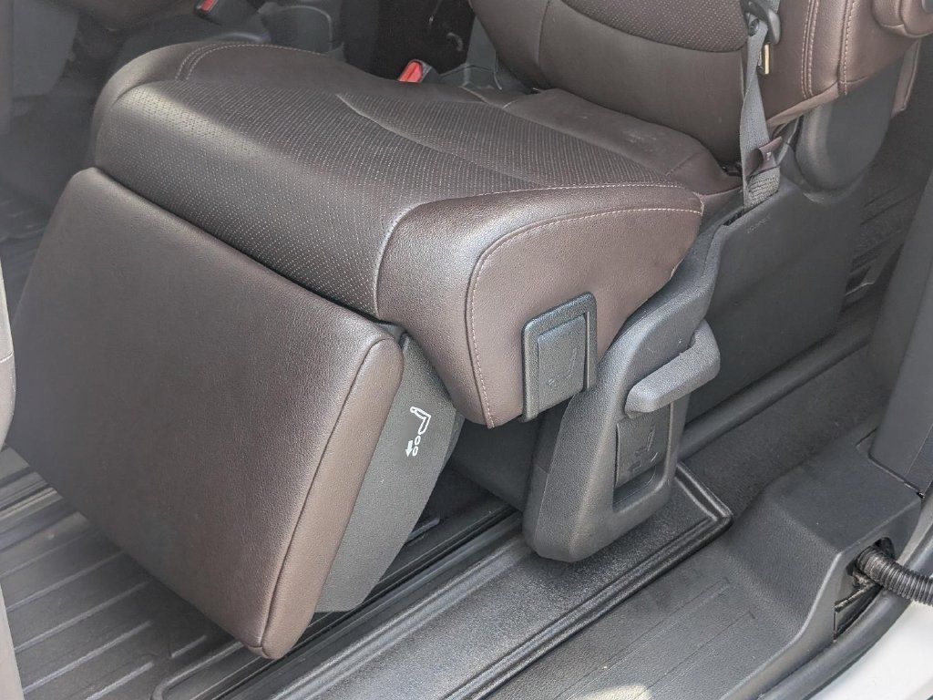 Used 2023 Toyota Sienna Platinum FWD image 17