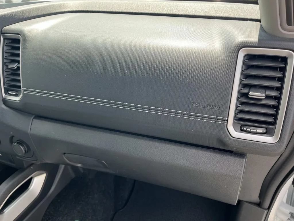 Used 2024 Nissan Frontier SV w/ Technology Package RWD image 24