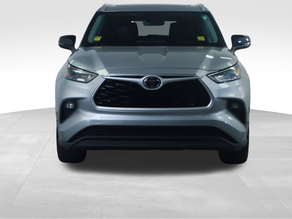 Used 2022 Toyota Highlander XLE FWD image 6