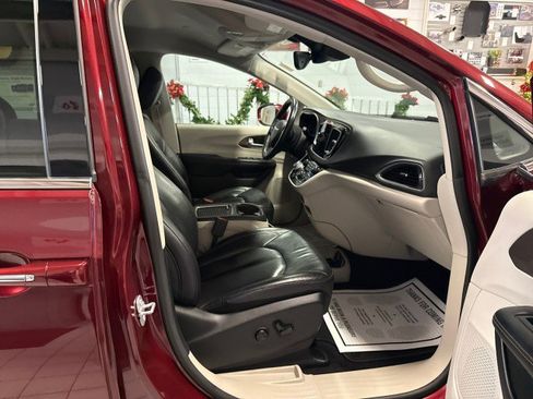 Used 2018 Chrysler Pacifica Touring-L Plus w/ Advanced Safetytec Group image 30