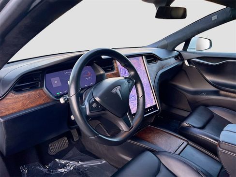Used 2020 Tesla Model S Long Range Plus image 9