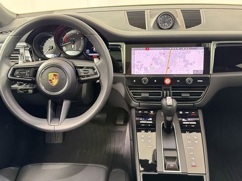 Certified 2025 Porsche Macan AWD/4WD image 30