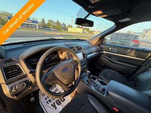 Used 2018 Ford Explorer XLT w/ Equipment Group 202A AWD/4WD image 12