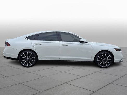 Used 2024 Honda Accord Touring image 7