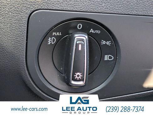 Used 2021 Volkswagen Tiguan SE image 20