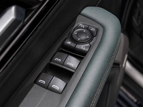 Used 2025 GMC Yukon AT4 AWD/4WD image 11