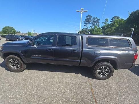 Used 2018 Toyota Tacoma TRD Sport AWD/4WD image 8