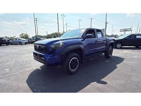 Used 2024 Toyota Tacoma TRD Off-Road w/ TRD Off Road Premium Package AWD/4WD image 3