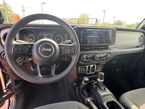 Used 2025 Jeep Wrangler Unlimited Sport AWD/4WD image 9