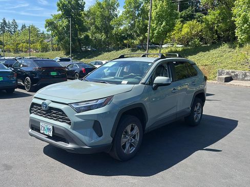 Used 2023 Toyota RAV4 XLE AWD/4WD image 2