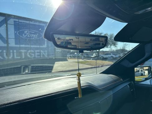 Used 2024 GMC Sierra 1500 AT4 w/ Technology Package image 5