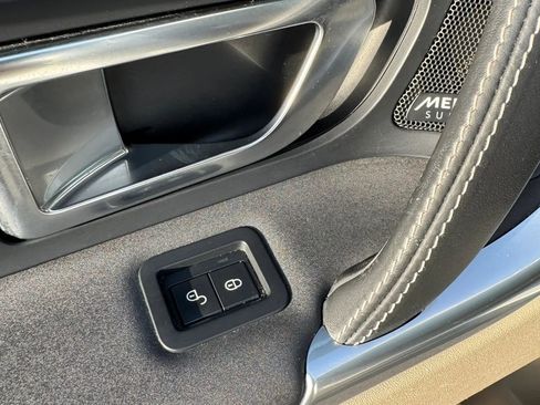 Used 2018 Land Rover Discovery Sport HSE AWD/4WD image 30