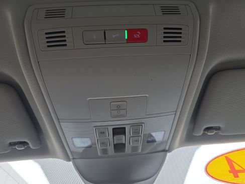 Used 2024 Volkswagen Taos SEL AWD/4WD image 24