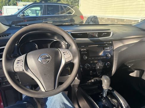 Used 2016 Nissan Rogue S image 11