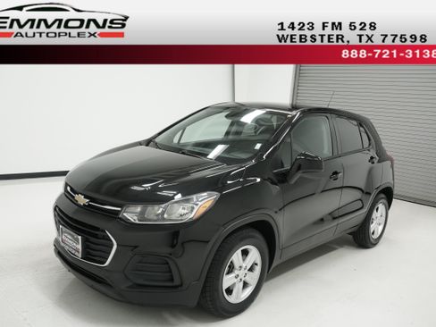 Used 2020 Chevrolet Trax LS w/ Tint and Cruise Package FWD image 1