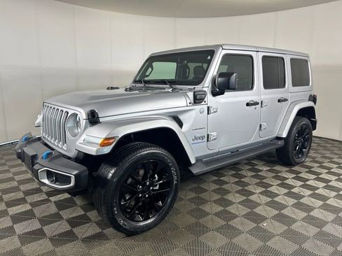 Used 2023 Jeep Wrangler Unlimited Sahara w/ Cold Weather Group AWD/4WD image 6