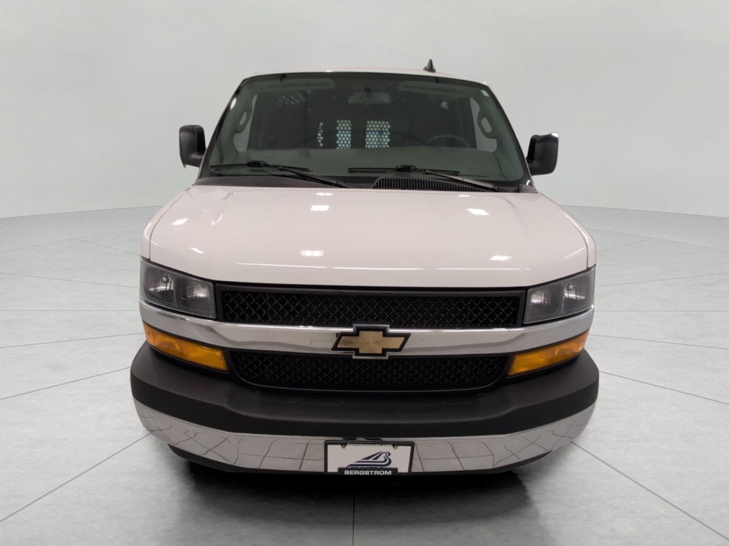 Used 2025 Chevrolet Express 2500 w/ Driver Convenience Package RWD image 15