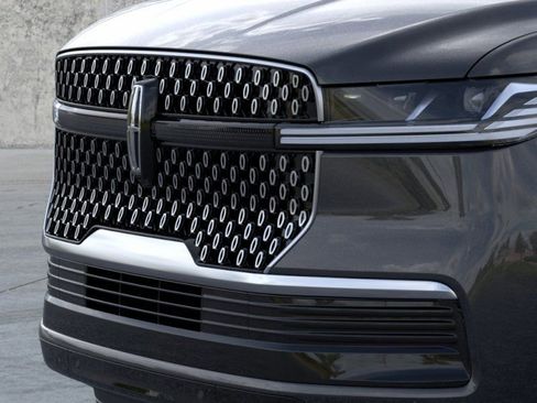 New 2026 Lincoln Navigator Reserve AWD/4WD image 17