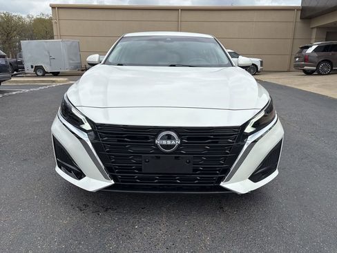 Used 2023 Nissan Altima 2.5 SV image 2