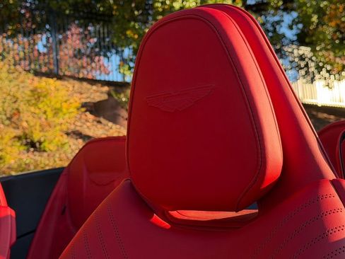 Used 2019 Aston Martin DB11 Volante image 5