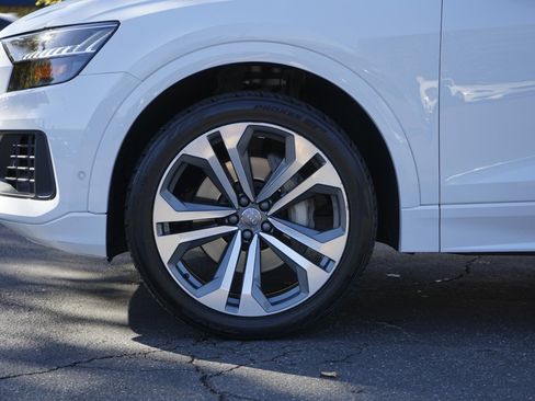 Used 2019 Audi Q8 Prestige w/ Luxury Package image 12