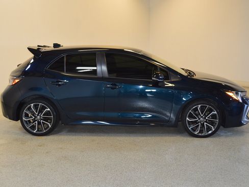 Used 2019 Toyota Corolla XSE FWD image 2