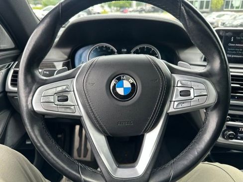Used 2017 BMW 750i RWD image 31