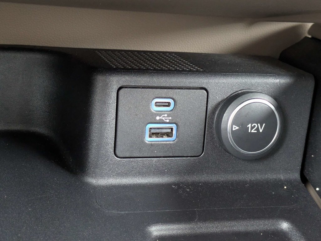 Certified 2021 Ford Escape SE w/ SE Sport Appearance Package FWD image 24