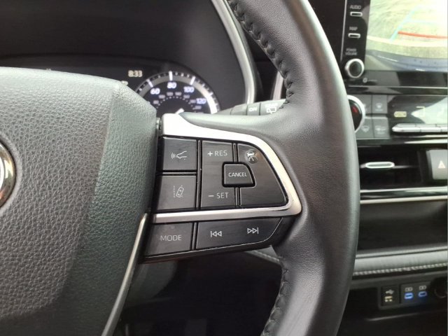Used 2022 Toyota Highlander XLE FWD image 26