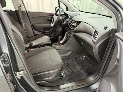 Used 2019 Chevrolet Trax LS AWD/4WD image 11