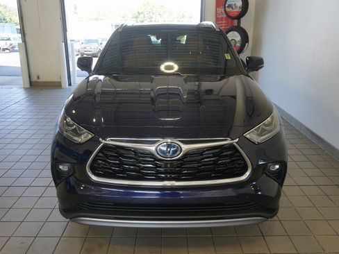 Used 2024 Toyota Highlander Platinum image 17