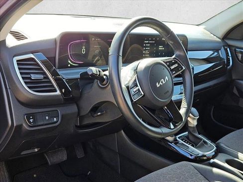 Used 2025 Kia Seltos S image 10