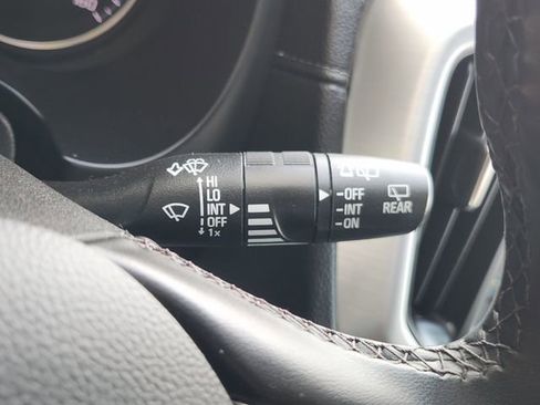 Used 2024 GMC Terrain SLT image 27