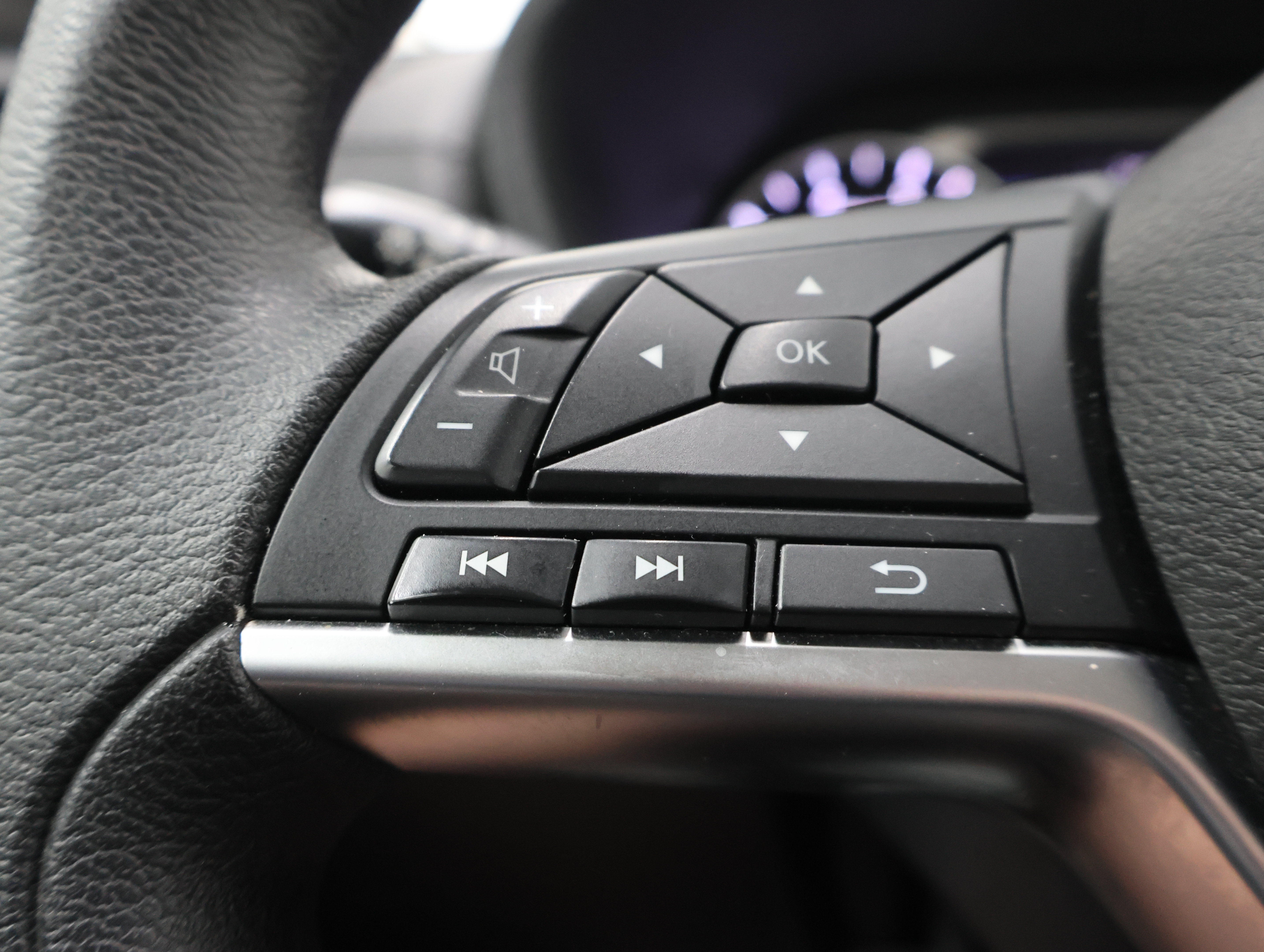 Used 2024 Nissan Sentra SV FWD image 15