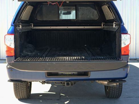 Used 2016 Nissan Titan SL image 9