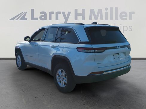 Certified 2023 Jeep Grand Cherokee Laredo image 3