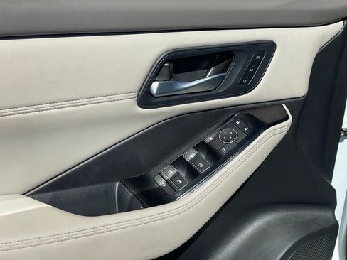 Certified 2024 Nissan Rogue SL w/ SL Premium Package image 15