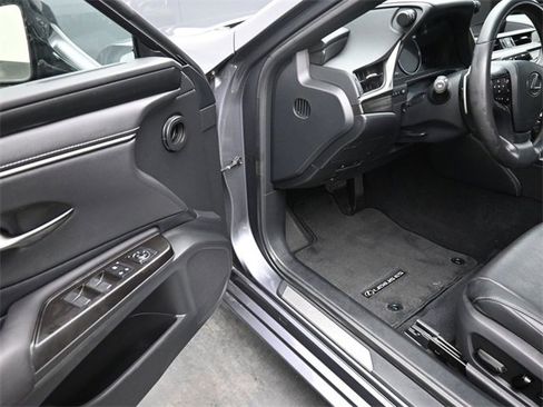 Used 2019 Lexus ES 350 Ultra Luxury image 14