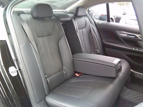 Used 2020 BMW 740i RWD image 19