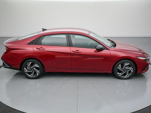 Used 2025 Hyundai Elantra Sport FWD image 3