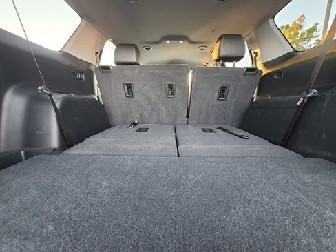 Used 2023 GMC Acadia SLT w/ Trailering Package image 11