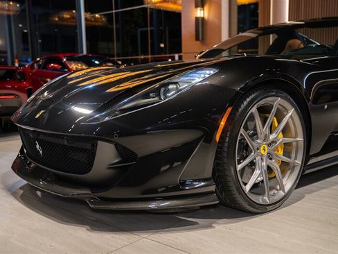 Used 2021 Ferrari 812 GTS RWD image 14