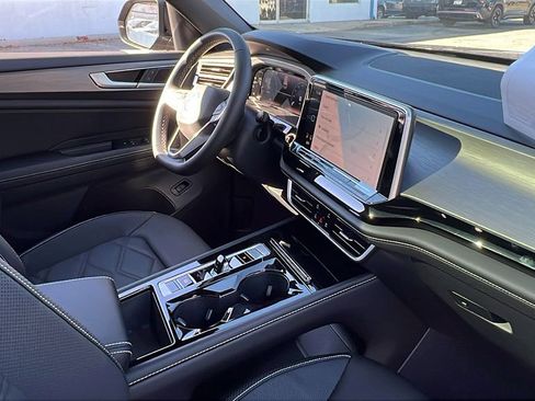 New 2026 Volkswagen Atlas Cross Sport SE image 9