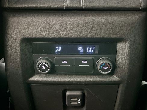 Used 2023 Chevrolet Traverse LT image 26