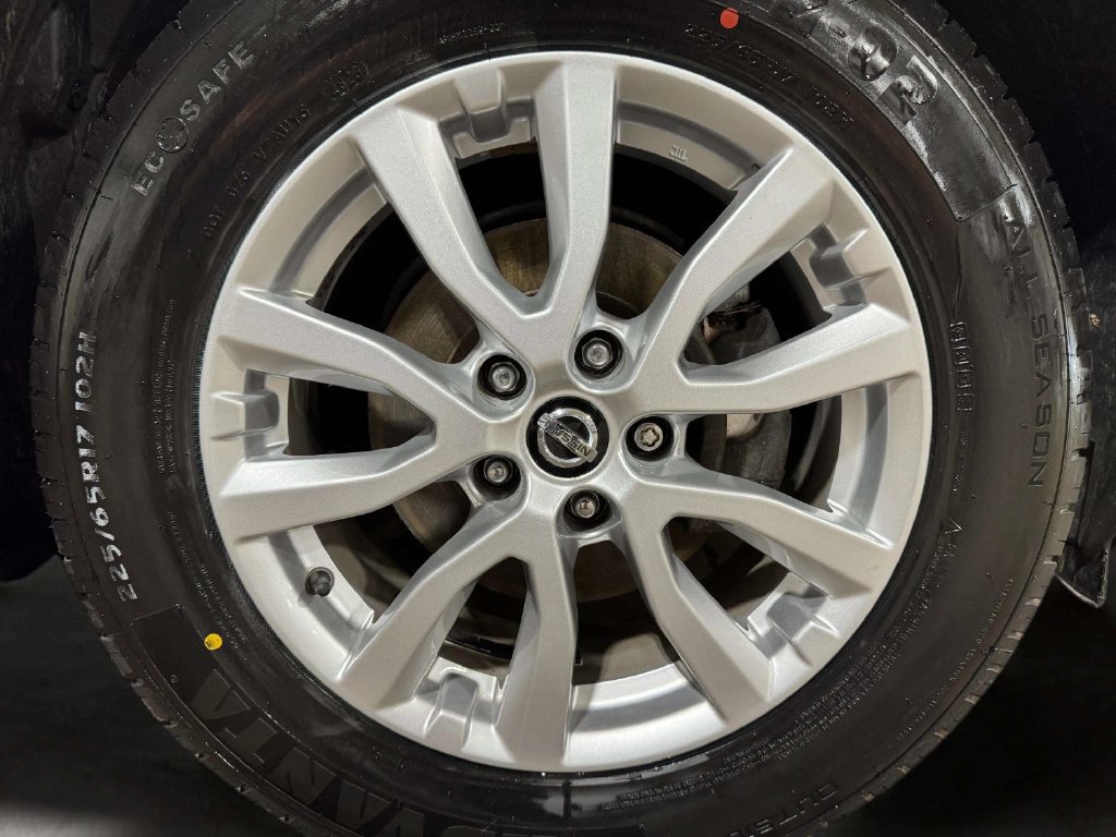 Used 2018 Nissan Rogue SV AWD/4WD image 30